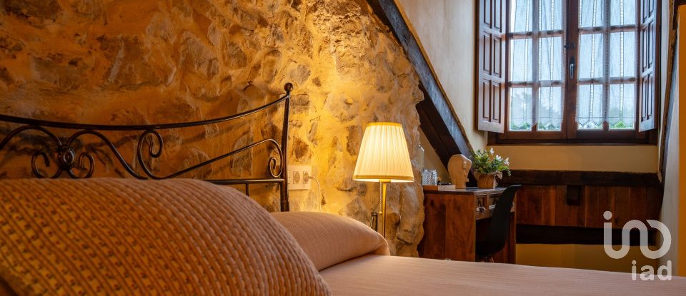 Maison 12 chambres de 700 m² à Miengo (39310)