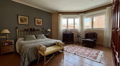 Cottage 4 bedrooms of 500 m² in Sax (03630)