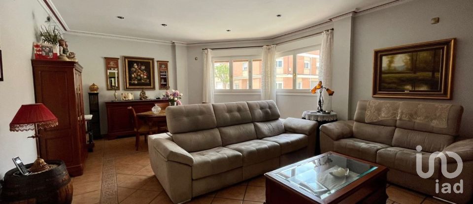 Cottage 4 bedrooms of 500 m² in Sax (03630)