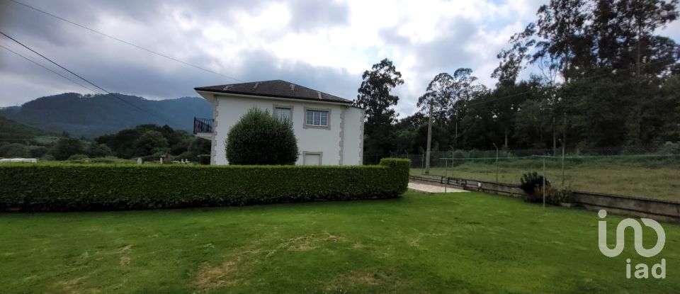 Casa 4 habitaciones de 268 m² en Viloalle (27747)