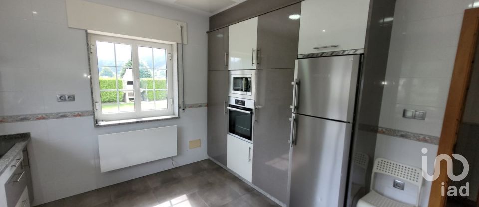 Casa 4 habitaciones de 268 m² en Viloalle (27747)