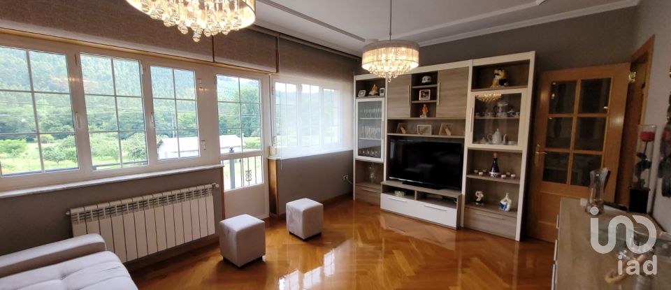 Casa 4 habitaciones de 268 m² en Viloalle (27747)