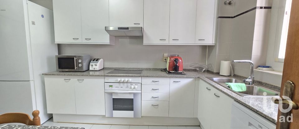 Casa 4 habitacions de 219 m² a Sabadell (08207)