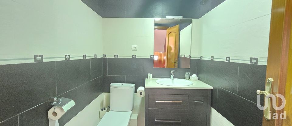 Casa 4 habitacions de 219 m² a Sabadell (08207)