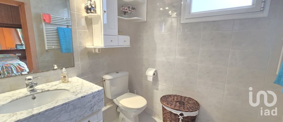 Casa 4 habitacions de 219 m² a Sabadell (08207)