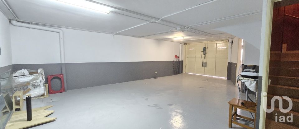 Casa 4 habitacions de 219 m² a Sabadell (08207)