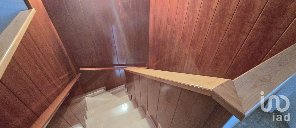 Casa 4 habitacions de 219 m² a Sabadell (08207)