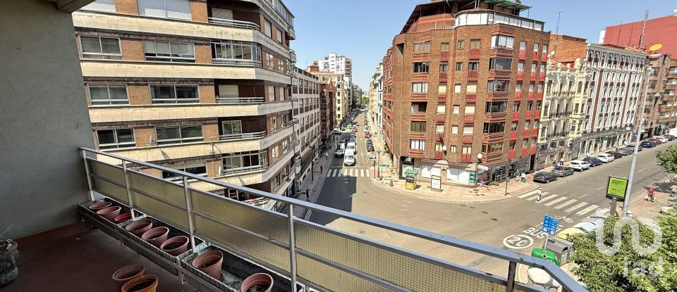 Pis 4 habitacions de 107 m² a León (24002)