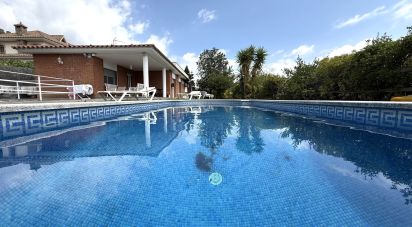 Chalet 6 habitaciones de 230 m² en Argentona (08310)