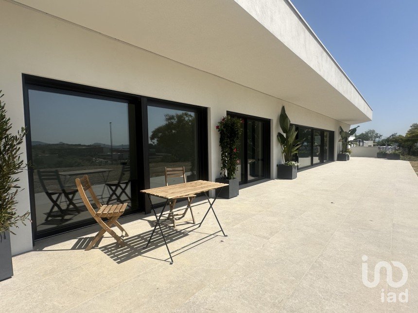 Maison 4 chambres de 198 m² à Sant Esteve Sesrovires (08635)