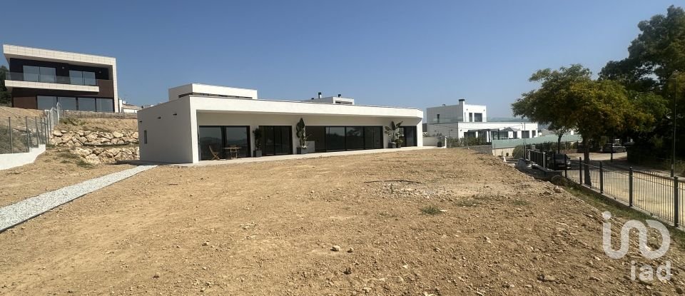 Maison 4 chambres de 198 m² à Sant Esteve Sesrovires (08635)