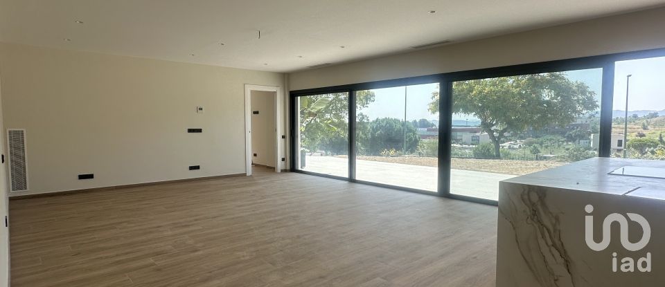 Maison 4 chambres de 198 m² à Sant Esteve Sesrovires (08635)
