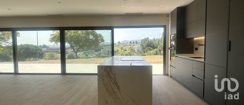 Maison 4 chambres de 198 m² à Sant Esteve Sesrovires (08635)