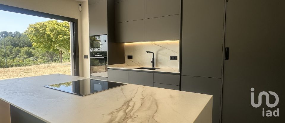 Maison 4 chambres de 198 m² à Sant Esteve Sesrovires (08635)