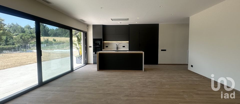 Maison 4 chambres de 198 m² à Sant Esteve Sesrovires (08635)