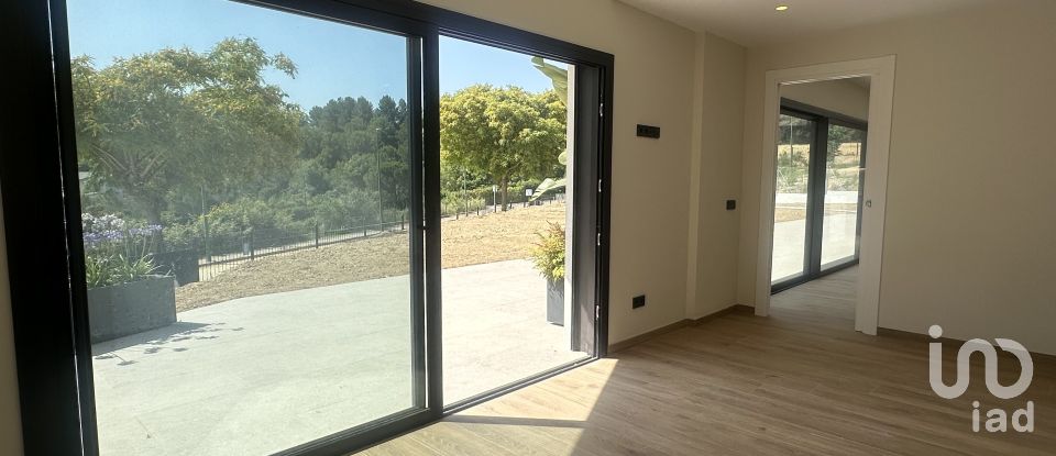 Maison 4 chambres de 198 m² à Sant Esteve Sesrovires (08635)