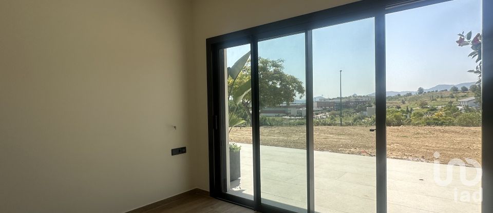 Maison 4 chambres de 198 m² à Sant Esteve Sesrovires (08635)