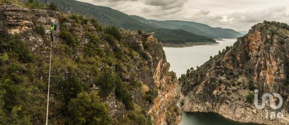 Country home 5 bedrooms of 364 m² in Sacedón (19120)