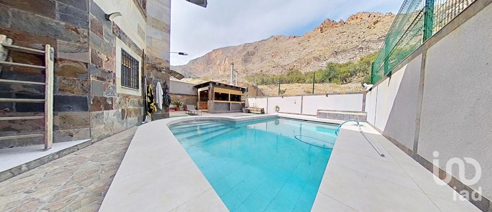 Casa 8 habitacions de 742 m² a Redován (03370)