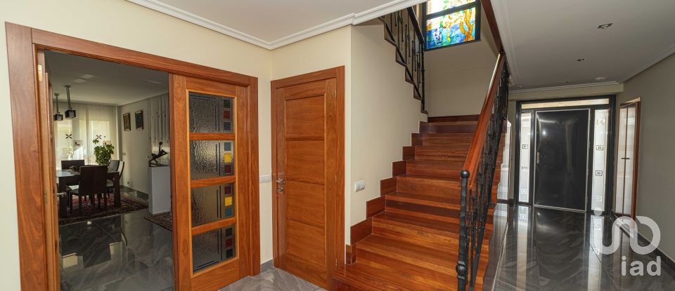 Chalet 5 habitaciones de 550 m² en Villarrodrigo de Las Regueras (24197)