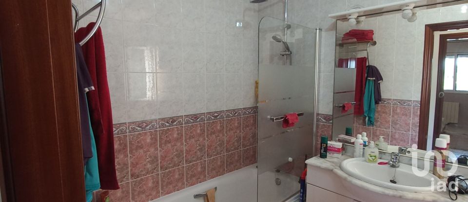 Casa rústica 3 habitacions de 163 m² a Ginestar (43748)