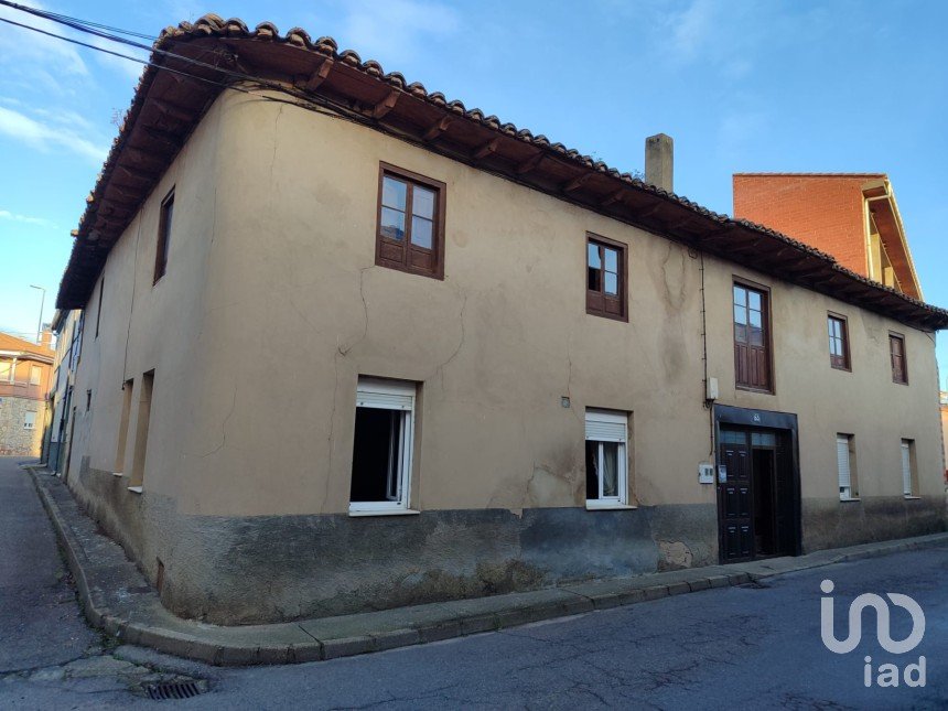 House 6 bedrooms of 594 m² in Quintanilla de Sollamas (24271)