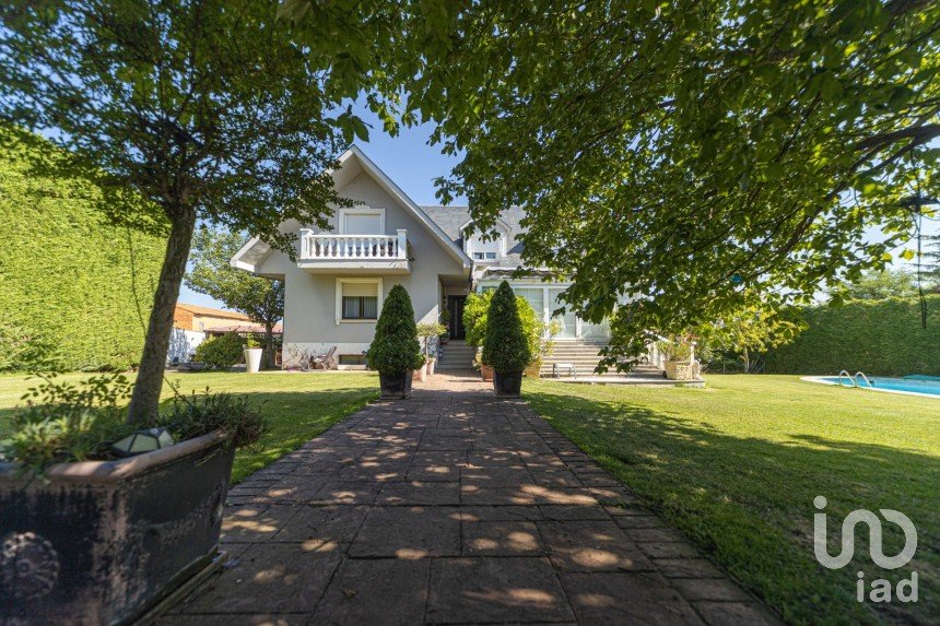 Casa 6 habitacions de 560 m² a Santovenia de la Valdoncina (24391)