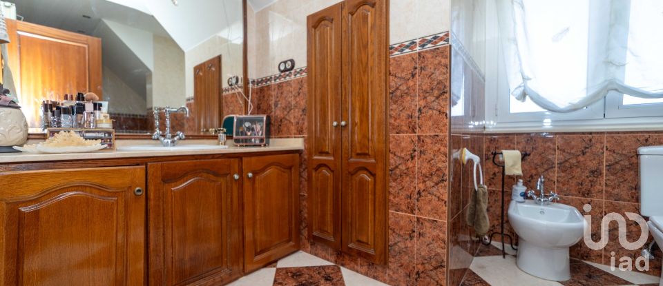 Casa 6 habitacions de 560 m² a Santovenia de la Valdoncina (24391)