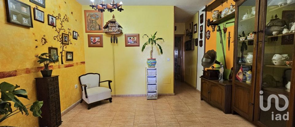 Piso 3 habitaciones de 181 m² en Almerimar (04711)