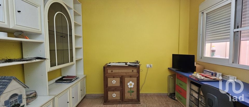 Piso 3 habitaciones de 181 m² en Almerimar (04711)