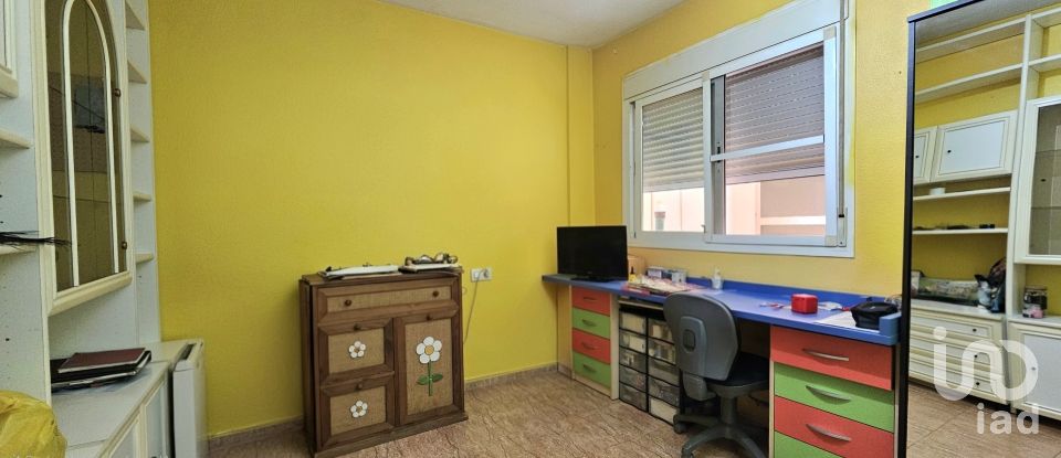 Piso 3 habitaciones de 181 m² en Almerimar (04711)