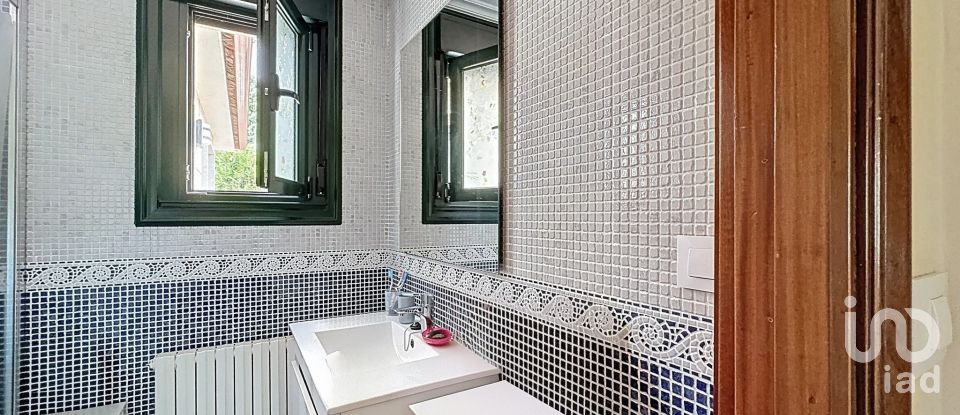 House 4 bedrooms of 331 m² in Pontevedra (36164)