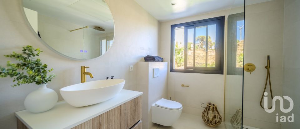 House 5 bedrooms of 319 m² in Pueblo Benalmadena (29639)