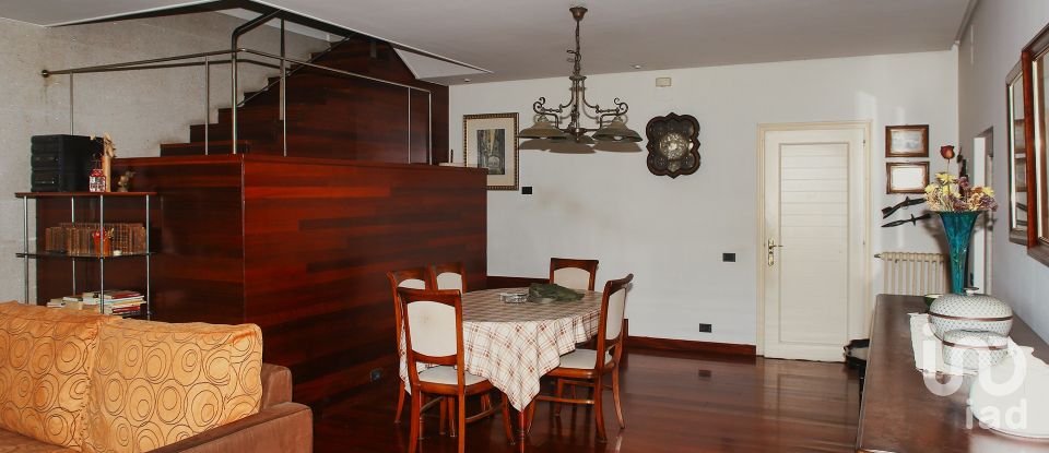 Village house 5 bedrooms of 238 m² in Vilarello (27360)