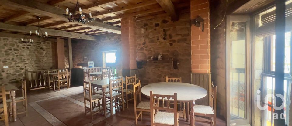 Townhouse 3 bedrooms of 220 m² in Villamiel (10893)