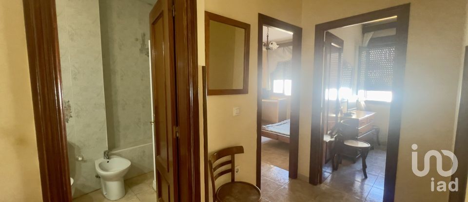 Townhouse 3 bedrooms of 220 m² in Villamiel (10893)