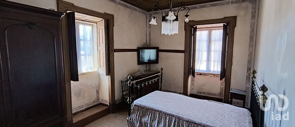 Mansion 3 bedrooms of 400 m² in Vilasobroso (36879)