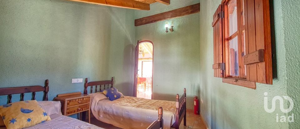 Townhouse 4 bedrooms of 312 m² in Nucleo Benisiva (03788)