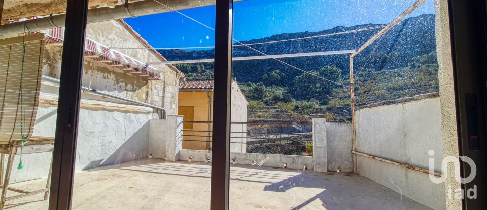 Townhouse 4 bedrooms of 312 m² in Nucleo Benisiva (03788)