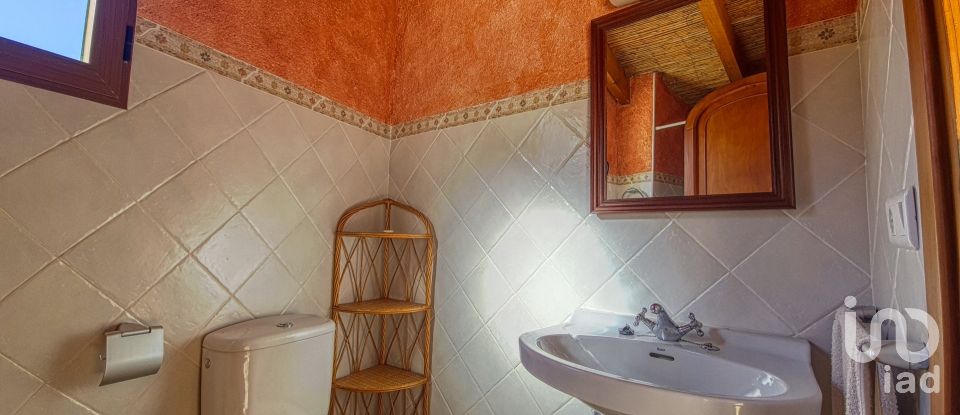 Townhouse 4 bedrooms of 312 m² in Nucleo Benisiva (03788)