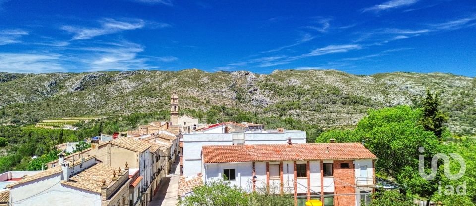 Townhouse 4 bedrooms of 312 m² in Nucleo Benisiva (03788)