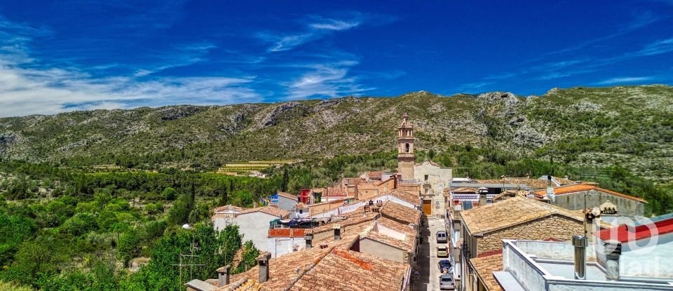 Townhouse 4 bedrooms of 312 m² in Nucleo Benisiva (03788)