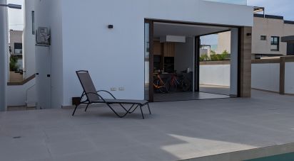 Casa 3 habitacions de 154 m² a Benijófar (03178)