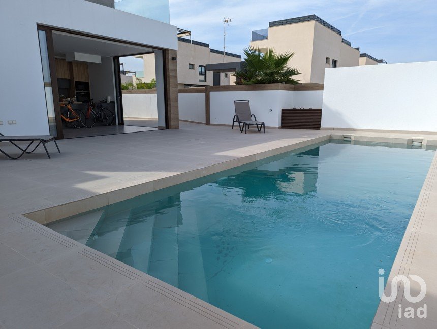 Casa 3 habitacions de 154 m² a Benijófar (03178)