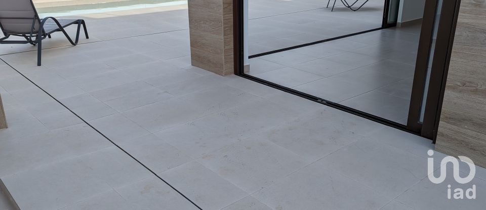 Casa 3 habitacions de 154 m² a Benijófar (03178)