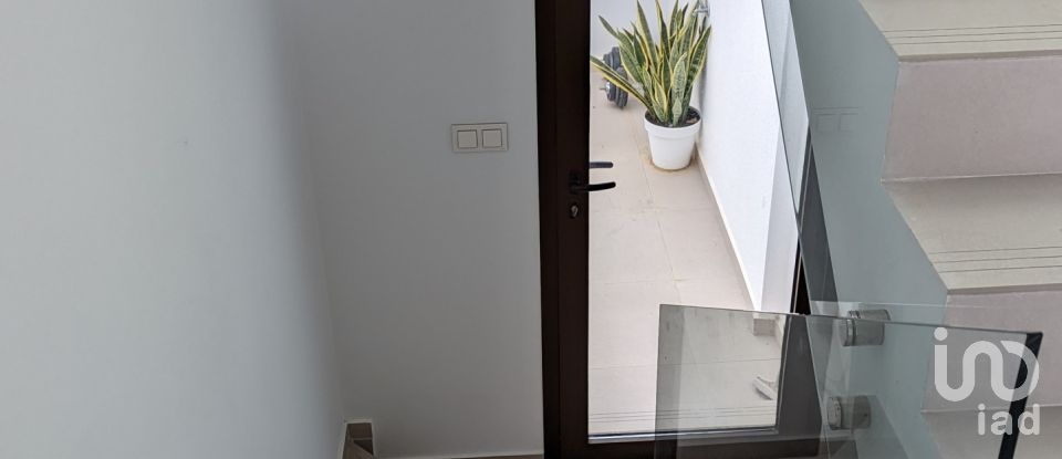 Casa 3 habitacions de 154 m² a Benijófar (03178)