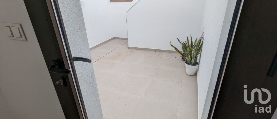 Casa 3 habitacions de 154 m² a Benijófar (03178)