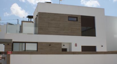 Casa 3 habitacions de 154 m² a Benijófar (03178)
