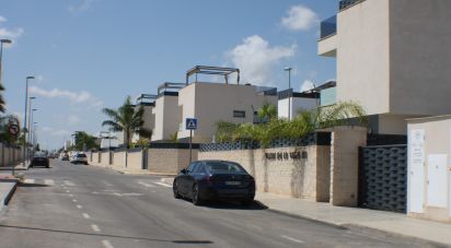 Casa 3 habitacions de 154 m² a Benijófar (03178)