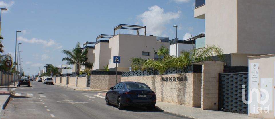 Casa 3 habitacions de 154 m² a Benijófar (03178)